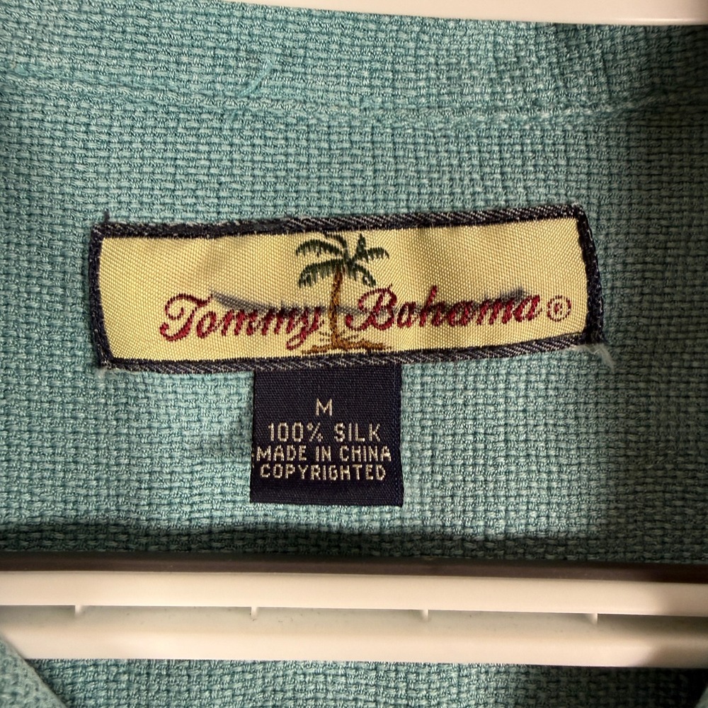 Tommy Bahama Mens 100% Silk Camp Shirt Size M Teal Blue Pineapple Print Hawaii - Picture 3 of 9